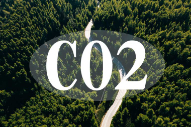 簡介碳足跡是一個度量個人、產品或組織對溫室氣體排放的指標。透過計算這些排放量，我們可以更好地了解這些實體對氣候變化的貢獻。本文將介紹什麼是碳足跡，以及為什麼減少碳足跡是如此重要。 碳足跡是什麼？ 定義碳足跡是指個人、產品或組織對氣候變化貢獻的度量方式。它基於溫室氣體排放，主要是二...